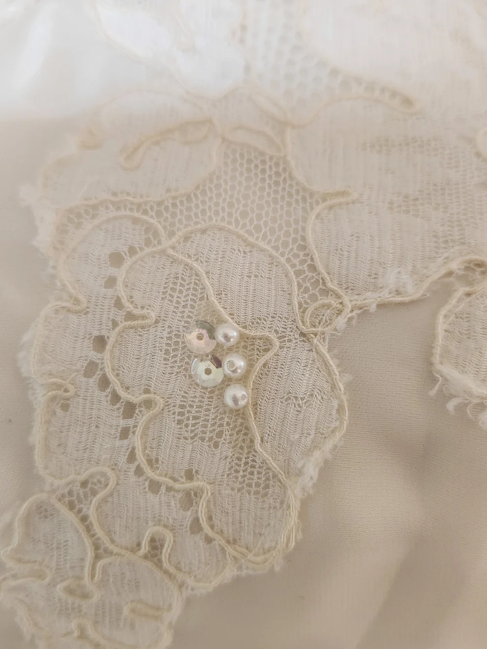 ✨ Dreamy Vintage 1960s Alfred Angelo "Edythe Vincent" Pearl & Lace Gown ✨ - Picture 12 of 14